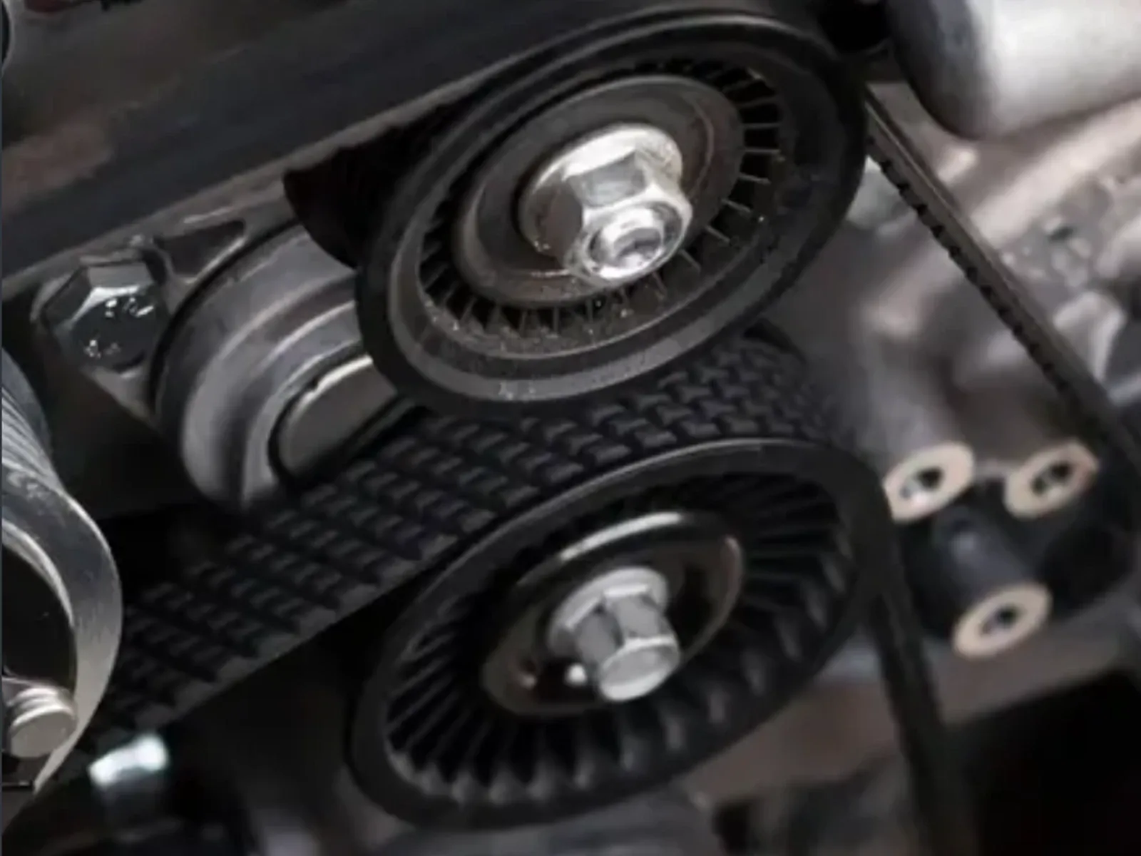GARAGE / 02 — koncepcyjna strona dla branży serwis / motoryzacja